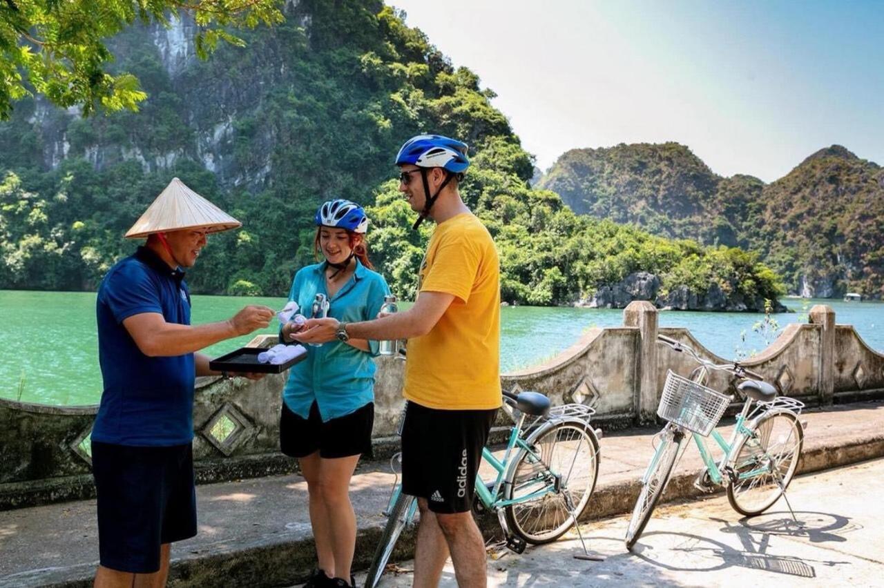 Genesis Luxury Regal Cruises Hotell Ha Long Exteriör bild