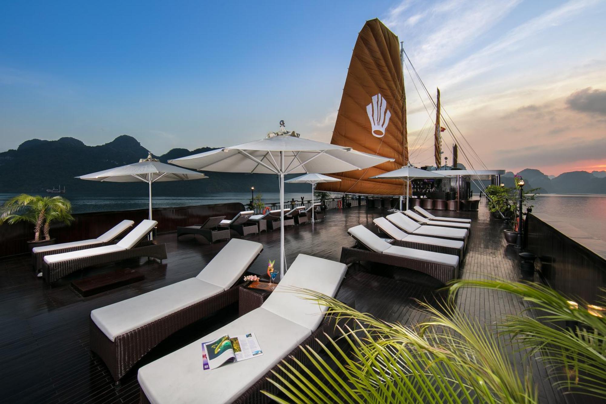 Genesis Luxury Regal Cruises Hotell Ha Long Exteriör bild