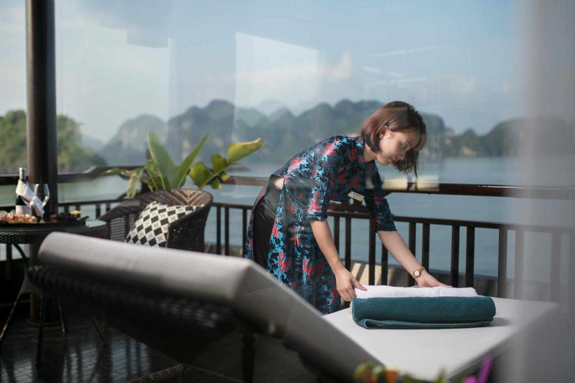 Genesis Luxury Regal Cruises Hotell Ha Long Exteriör bild