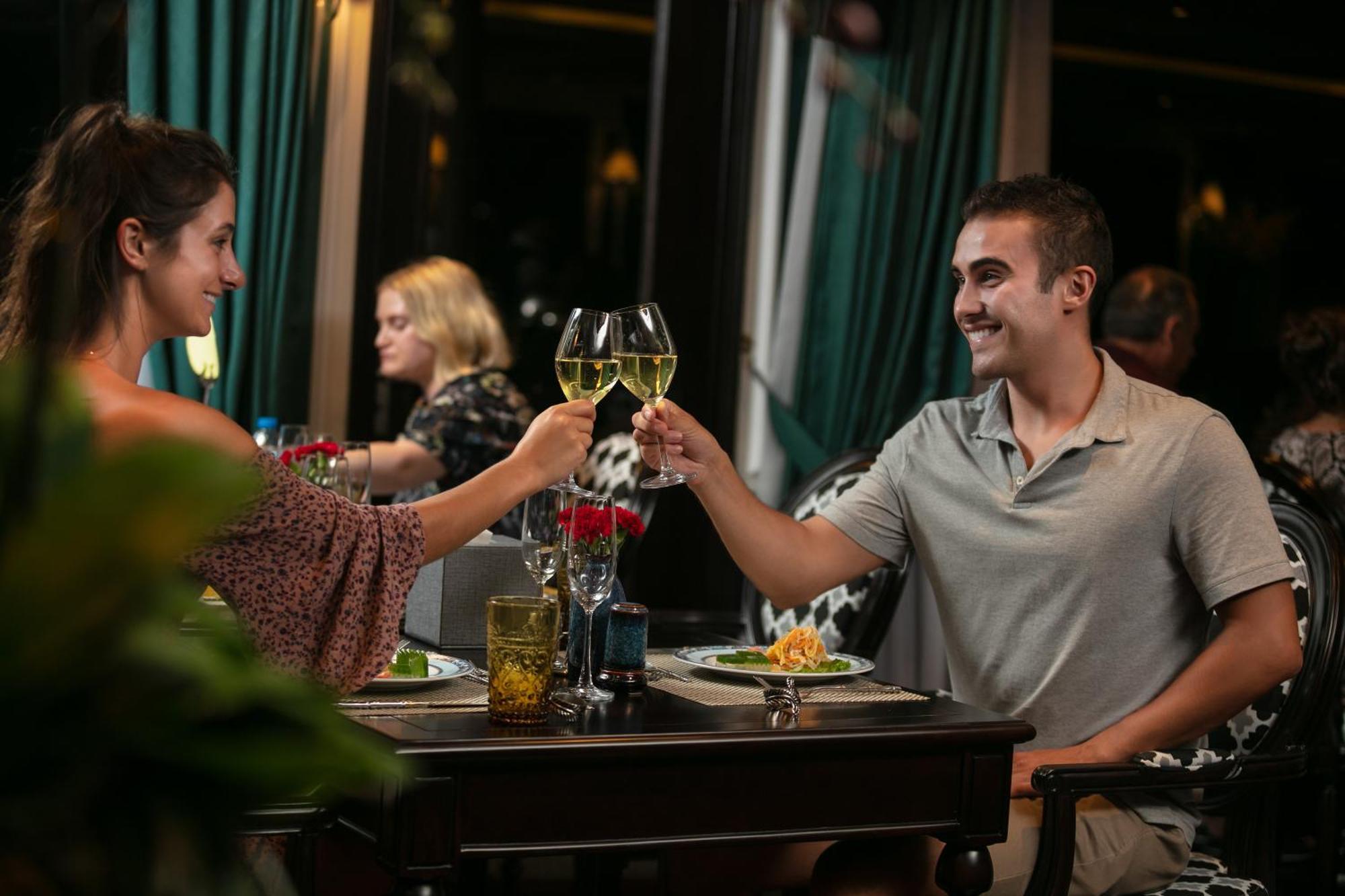 Genesis Luxury Regal Cruises Hotell Ha Long Exteriör bild