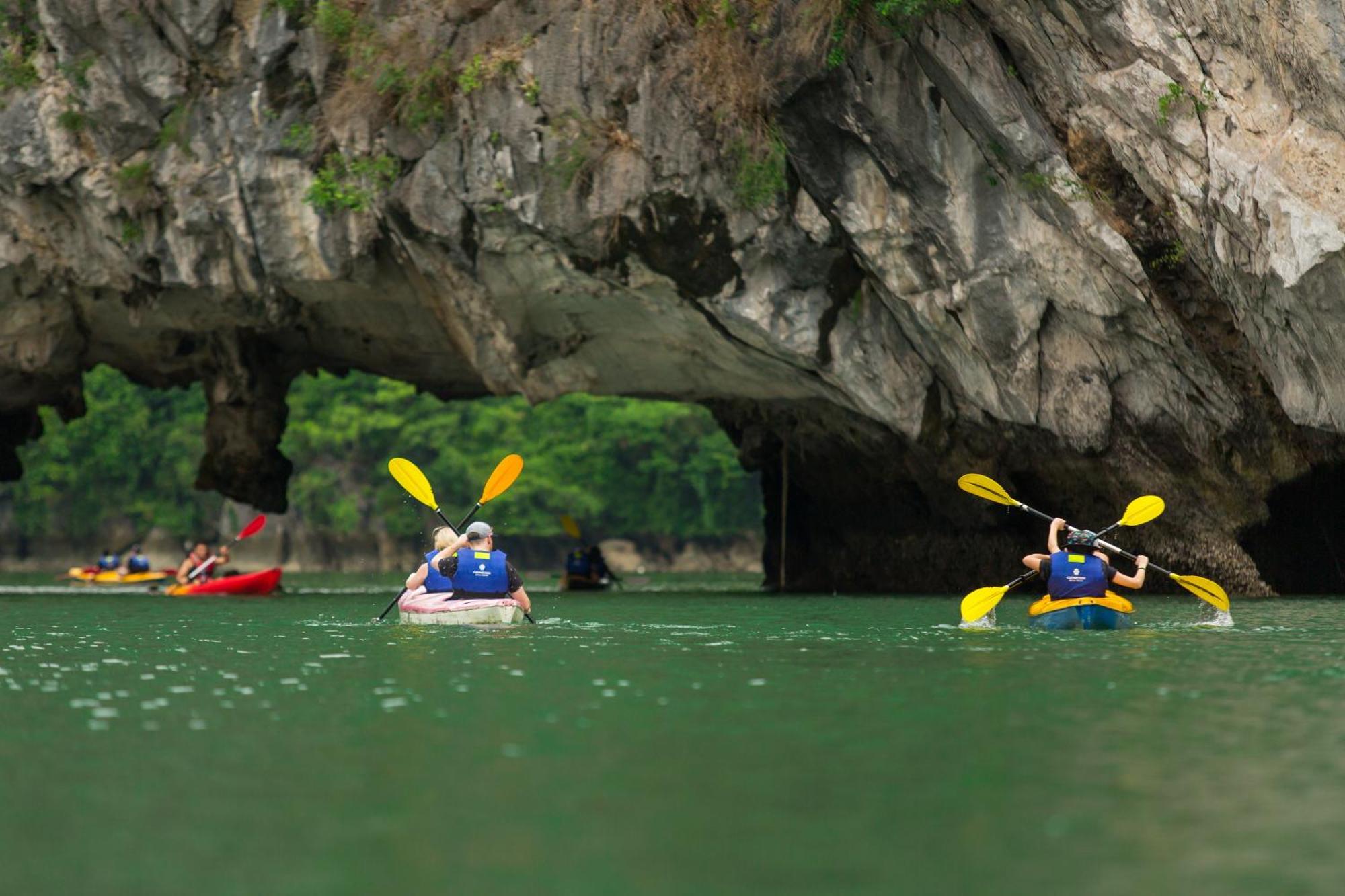 Genesis Luxury Regal Cruises Hotell Ha Long Exteriör bild