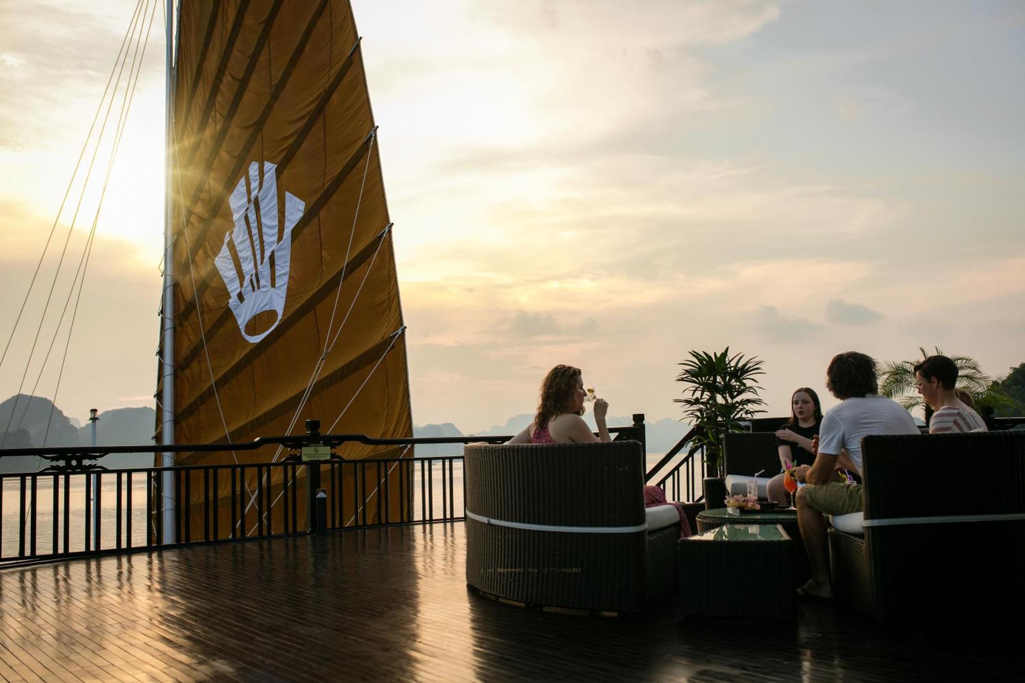 Genesis Luxury Regal Cruises Hotell Ha Long Exteriör bild